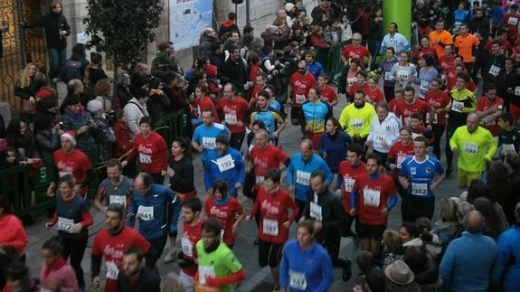 Fran Díaz Llera y Rebeca Hevia se imponen en la San Silvestre de Llanes