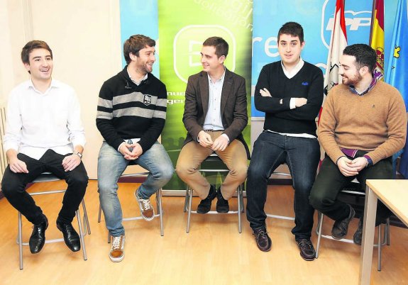 Andrés Ruiz y David González, con los ponentes del coloquio. 