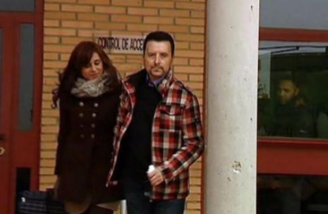 José Ortega Cano, a su salida de la cárcel, con su pareja. 