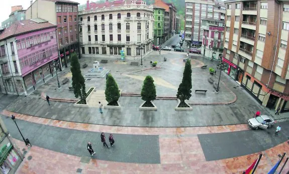 Imagen aérea de la plaza, ayer, desierta a causa de la lluvia. 