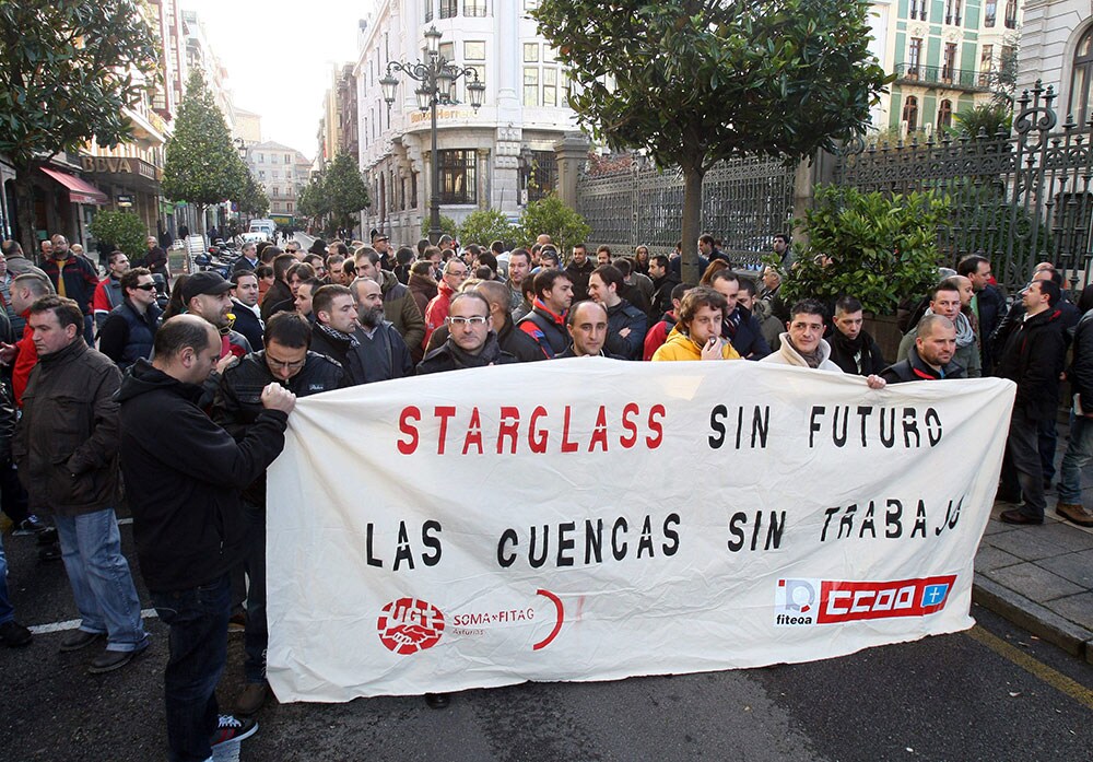 Manifestación de los trabajadores de Starglass frente a la Junta del Principado a finales de 2013. 