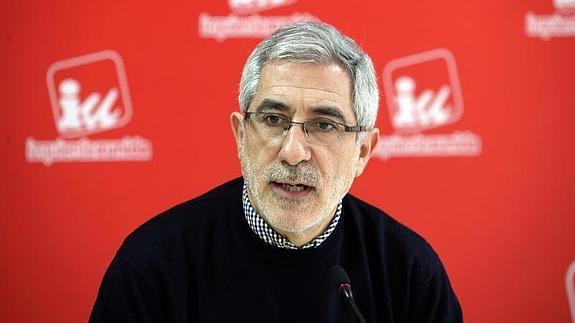 «El PSOE está en las antípodas de IU; tiendo la mano a Podemos ahora y tras las elecciones»