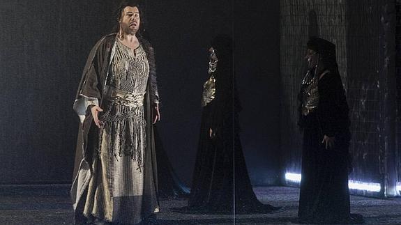 El tenor, en el papel de Sansón. 