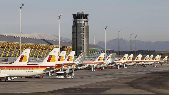 Aviones de Iberia en la terminal T-4 de Barajas. 