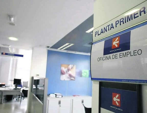 Interior de la oficina de empleo de la calle de El Muelle. 