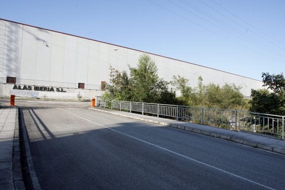 Fachada de la factoría de Alas Iberia. 