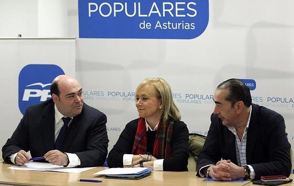 Agustín Iglesias Caunedo, Mercedes Fernández y Fernando Goñi.