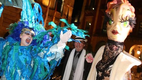 La ciclogénesis explosiva, Mr. Chof y Lulú, la sardina de Antroxu, momentos antes del pregón.