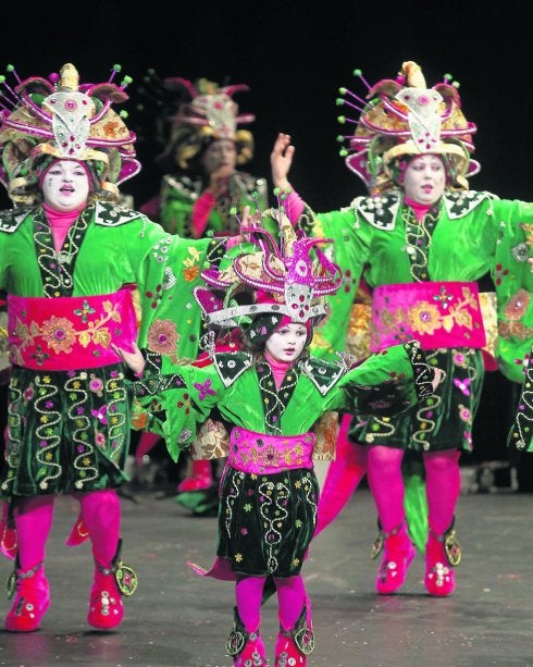 Alguno de los integrantes de Tracaná, en plena actuación.