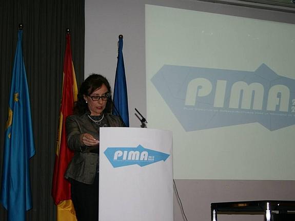 La consejera asturiana de Fomento, Belén Fernández, durante la presentación de Hoy.