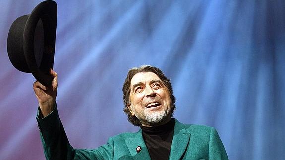 El cantante tuvo que bajarse del escenario el pasado diciembre en Madrid por una indisposición. 