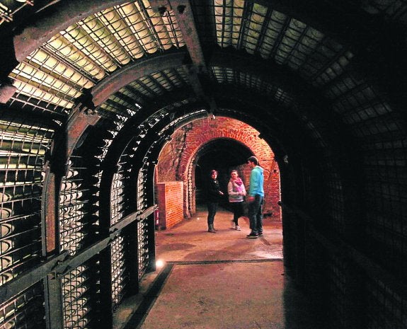 Vista de una de las galerías subterráneas. :: sergio lópez