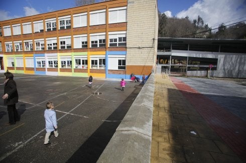 Patio descubierto del colegio Gervasio Ramos. 