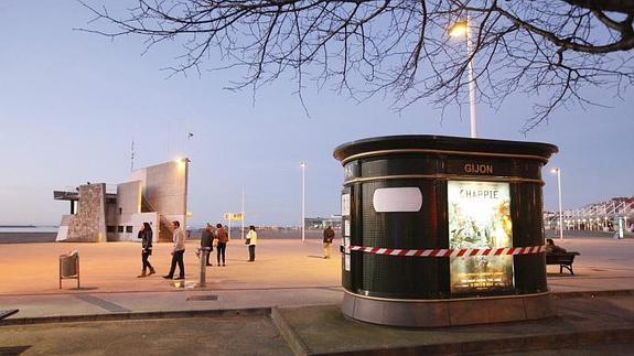 Baño en el que se quedó encerrada la pequeña. 