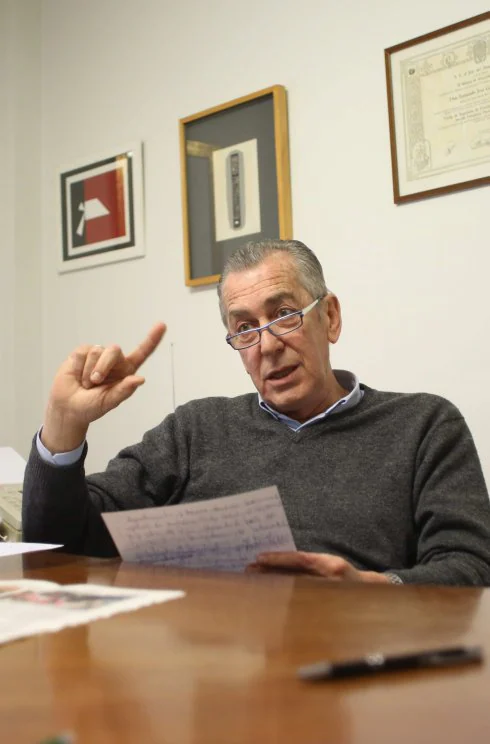 Fernando González Landa, ayer, en su despacho profesional de la calle Tomas Zarracina. 