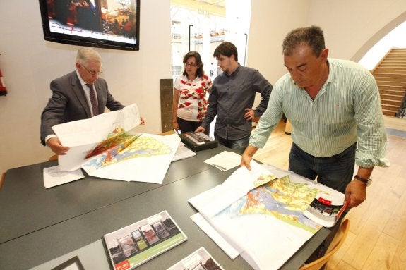 Exposición del documento de prioridades en el Antiguo Instituto, el pasado año. 