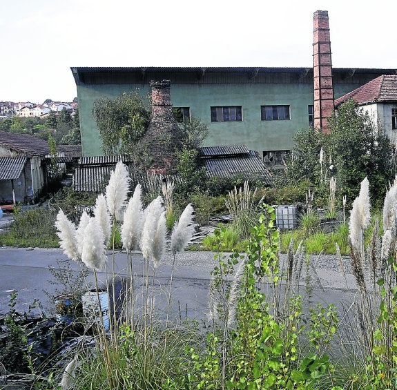 La fábrica de loza de San Claudio abandonada desde 2009. 