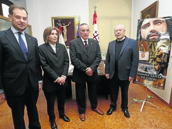 Ignacio Alvargonzález, Mónica Rivera, Pedro Luis Fernández y Javier Gómez, ayer, en San Pedro. 