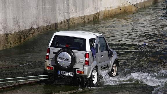 El coche accidentado tras el rescate. 