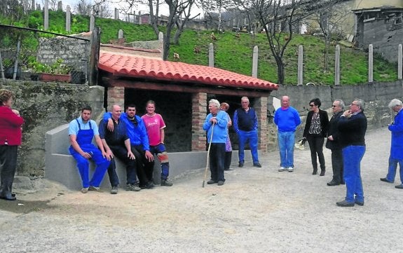 Visita de la alcaldesa de Langreo a Cuetos