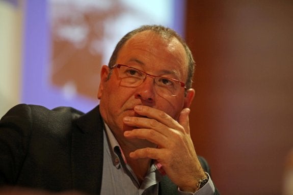 Santiago Rodríguez Vega, ayer antes de su intervención en el Centro de Servicios Universitarios. 