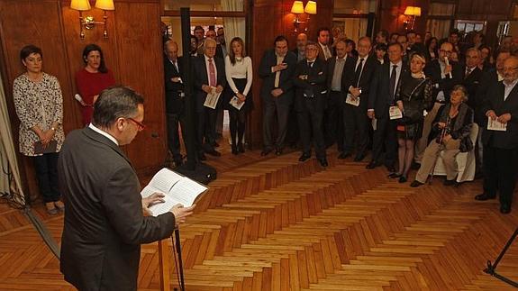 El director de EL COMERCIO, Íñigo Noriega, se dirige a los asistentes.