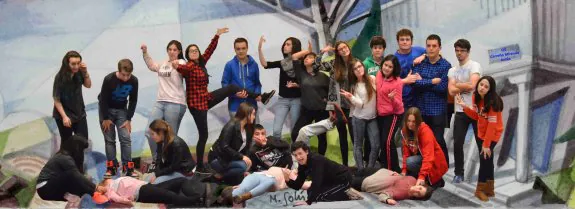 Grupo de teatro escolar del Instituto Carreño Miranda. 