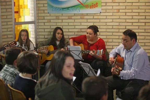 Celebraciones por el 50 aniversario del colegio, ayer en Nuestra Señora del Buen Consejo. 