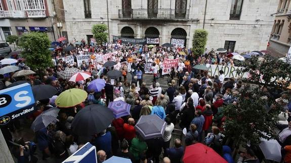 Protesta en Llanes contra el plan urbanístico