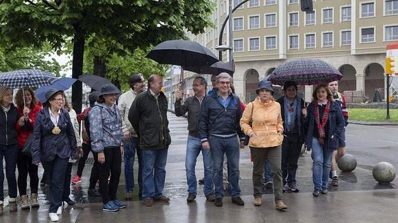 Mercedes Fernández y la comitiva del PP hicieron hoy una parte del Camino de Santiago.