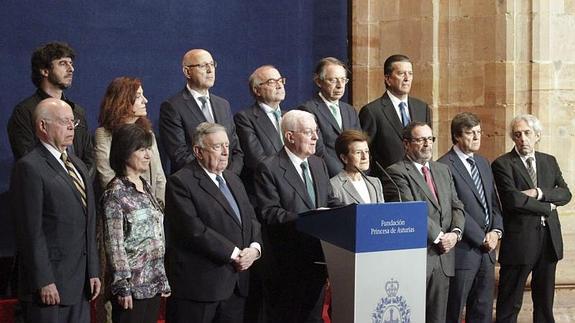 El jurado del Premio Princesa de Asturias de Comunicación y Humanidades, en el momento de leer el acta. 