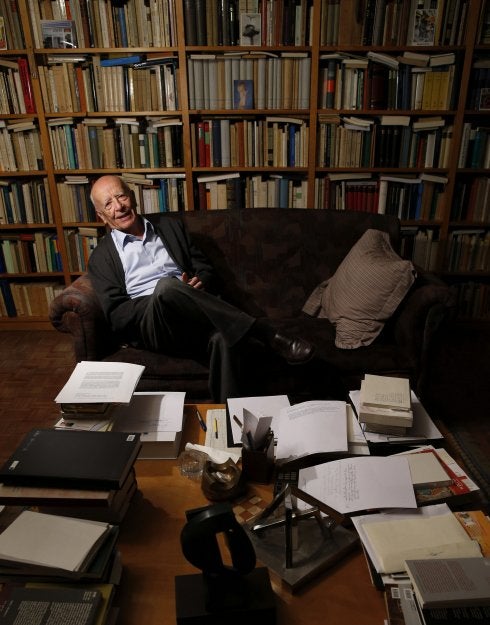 Emilio Lledó, en su casa de Madrid. 