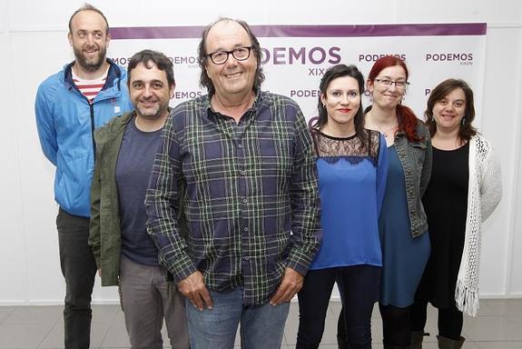 David Alonso, Orlando Fernández, Mario Suárez del Fueyo, Nuria Rodríguez, Estefanía Puentes y Verónica Rodríguez, en la sede de la formación. 