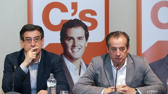Nicanor García e Ignacio Prendes, durante una rueda de prensa.