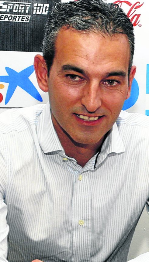 El técnico Pablo Lago. 