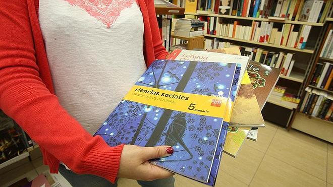 Educación insta a los centros a comprar los libros en el comercio de cercanía