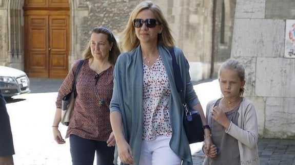 La infanta Cristina en Ginebra con su hija Irene. 