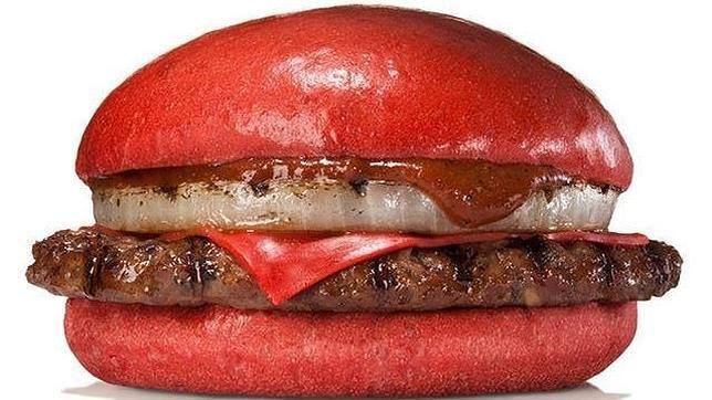 Burger King lanza en Japón una hamburguesa de color rojo