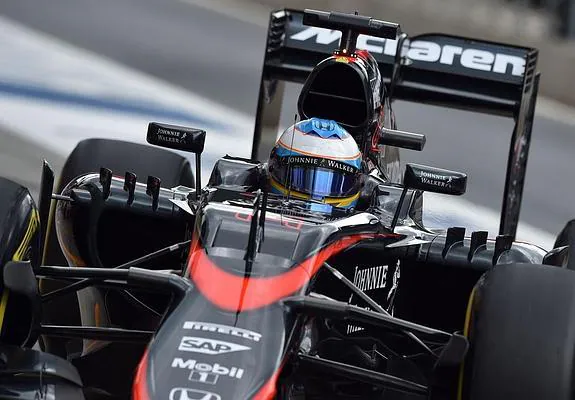 El McLaren de Alonso durante los entrenamientos. 