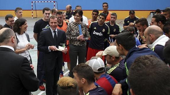 Emilio Butragueño, durante su visita al centro penitenciario. 