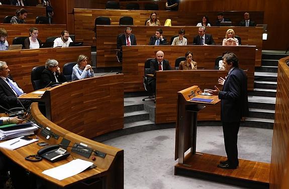 Javier Fernández, en la Junta.