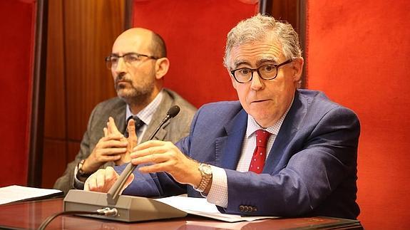 A la derecha, Ignacio Vidau, presidente del Tribunal Superior de Justicia de Asturias