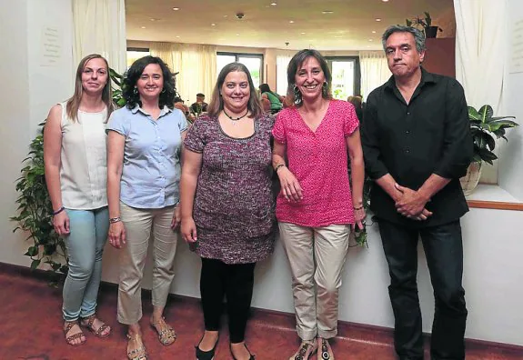 El equipo del centro y el gerente del ERA, en la celebración.