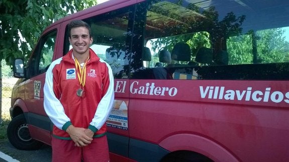 El joven Javier Cabañín, tras proclamarse subcampeón. :: E. C.