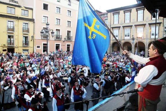 Imagen de una actuación en la que se unieron las gaitas de Asturias y las escocesas. 