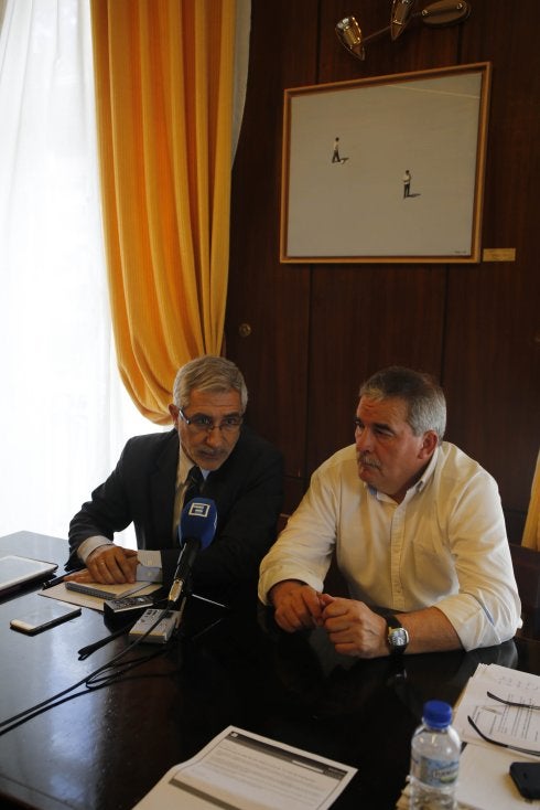 Gaspar Llamazares y Aníbal Vázquez, ayer, en Mieres. 