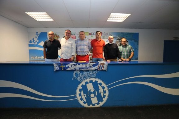 Santiago Pérez, Manuel Fernández, Luis Ángel Díaz, Diego Codina, Javier Lavilla y David González, directivos del Real Avilés.