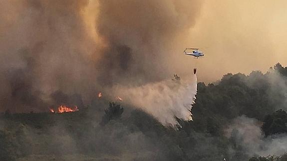 Vista del fuego desde Tineo. 