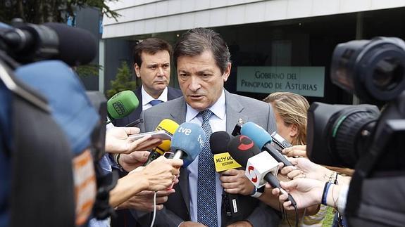 Javier Fernández: «Los Presupuestos serán expansivos en otras direcciones, pero no en la de Asturias»