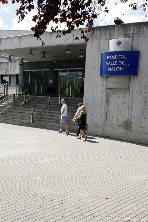 Exterior del hospital comarcal Valle del Nalón. 